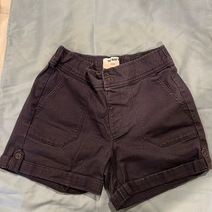 Girls Old Navy Cargo style shorts. Size 10-12. Like New